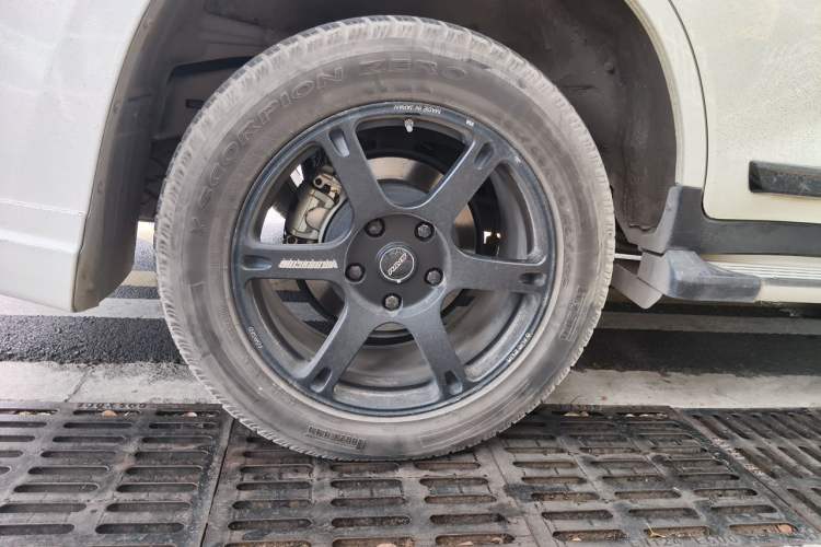 Used Toyota Land Cruiser  Right Front Wheel Hub