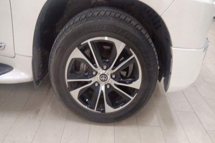Used Toyota Land Cruiser  Right Front Wheel Hub