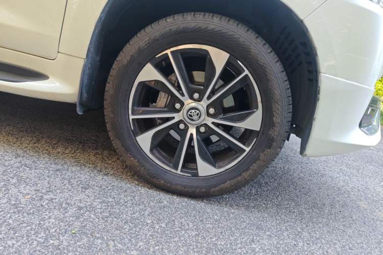 Used Toyota Land Cruiser  Right Front Wheel Hub