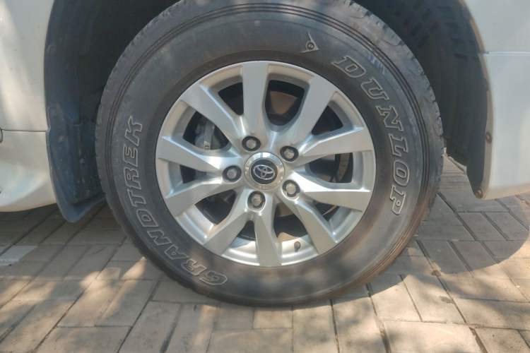 Used Toyota Land Cruiser  Right Front Wheel Hub