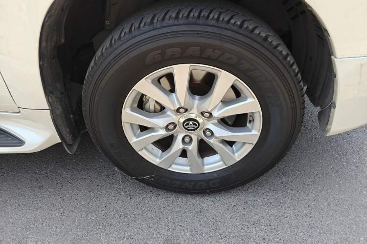 Used Toyota Land Cruiser 2020 4.0L GX-R Middle East Right Front Wheel Hub