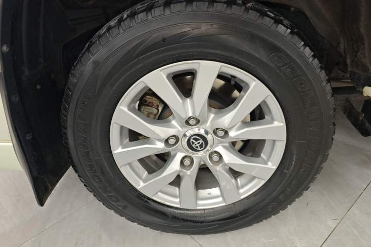 Used Toyota Land Cruiser 2020 4.0L GX-R Middle East Right Rear Wheel Hub
