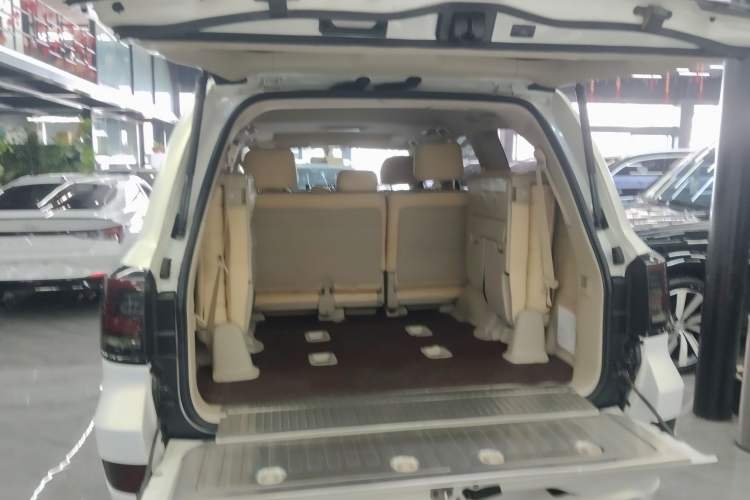 Used Toyota Land Cruiser 2020 4.0L GX-R 7-Seater Middle East Version Trunk