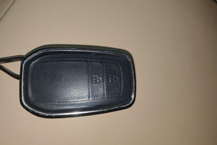 Used Toyota Land Cruiser 2020 4.0L GX-R 7-Seater Middle East Version Vehicle Key