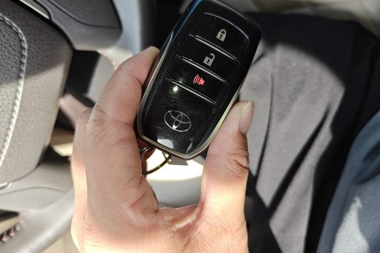 Used Toyota Land Cruiser 2020 4.0L GX-R Middle East Vehicle Key