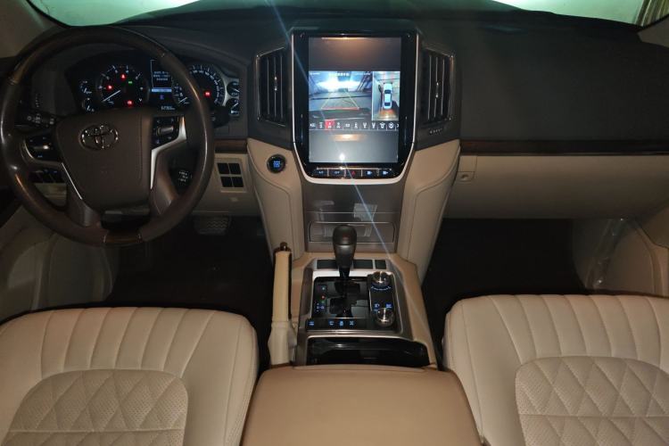 Used Toyota Land Cruiser 2021 5.7L VX-R Middle East Center Console