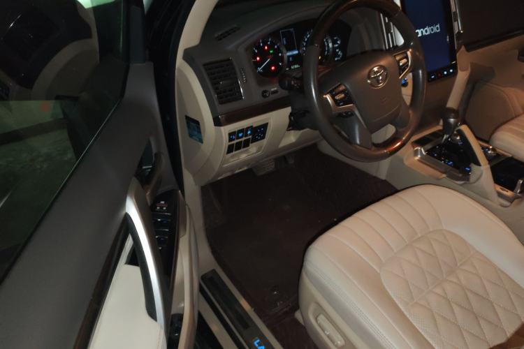 Used Toyota Land Cruiser 2021 5.7L VX-R Middle East Driver Seat