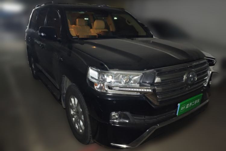Used Toyota Land Cruiser 2021 5.7L VX-R Middle East Front Right 45 Deg