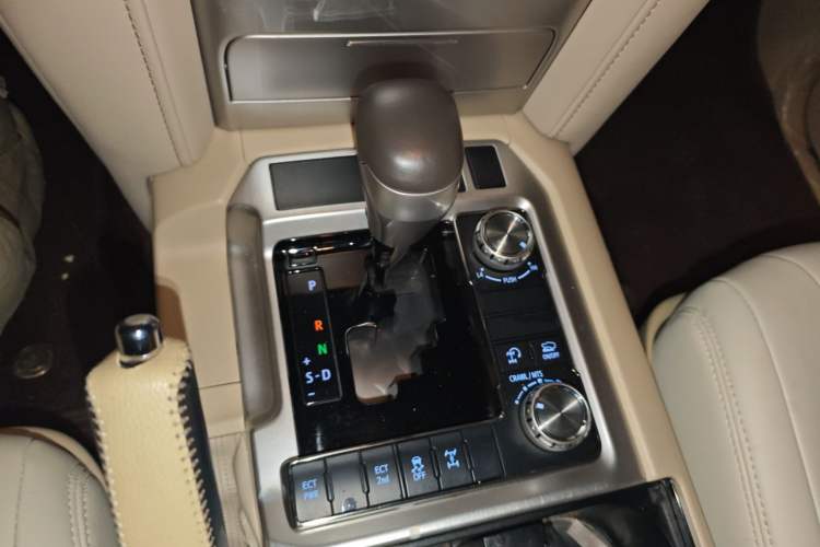Used Toyota Land Cruiser 2021 5.7L VX-R Middle East Gear Lever