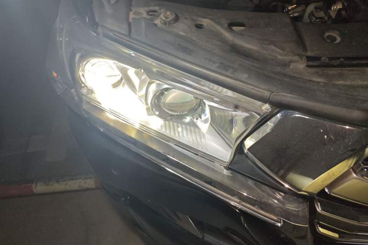 Used Toyota Land Cruiser 2021 5.7L VX-R Middle East Right Front Headlight