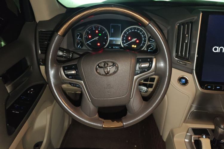 Used Toyota Land Cruiser 2021 5.7L VX-R Middle East Steering Wheel