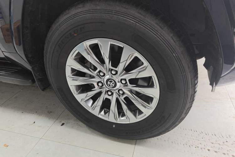 Used Toyota Land Cruiser  Right Front Wheel Hub