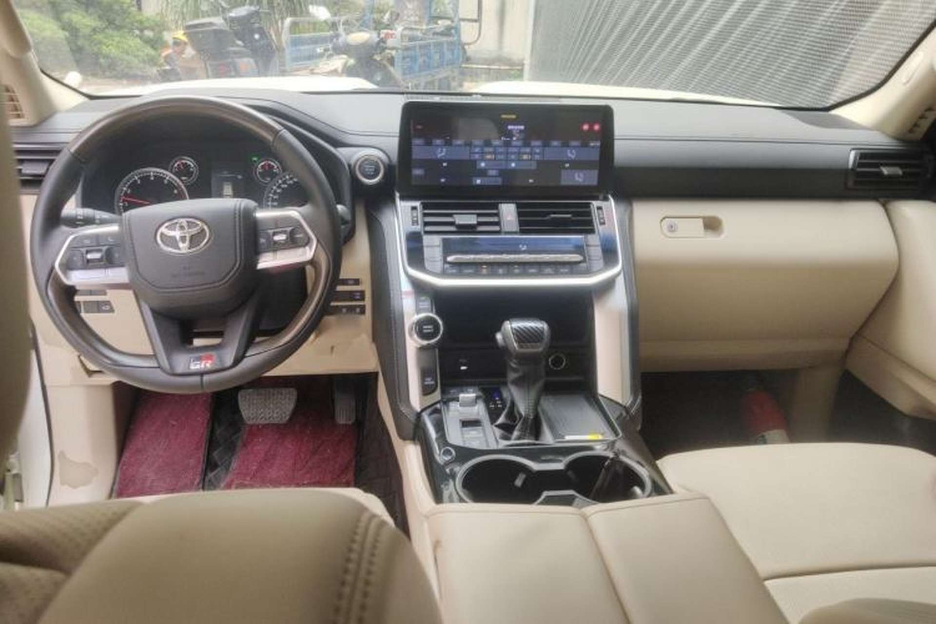 Used Toyota Land Cruiser  Center Console