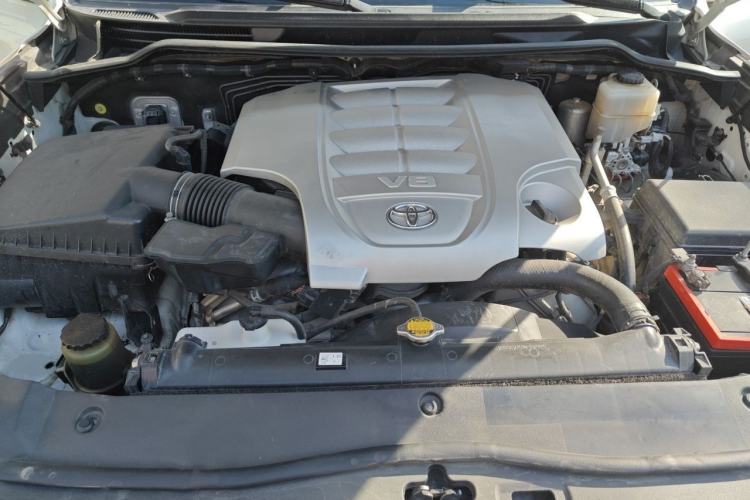 Used Toyota Land Cruiser  Engine Bay