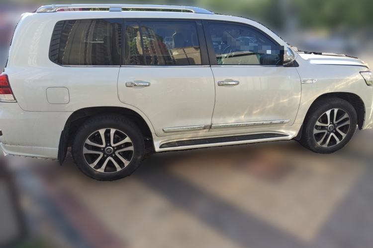 Used Toyota Land Cruiser  Front Right 45 Deg