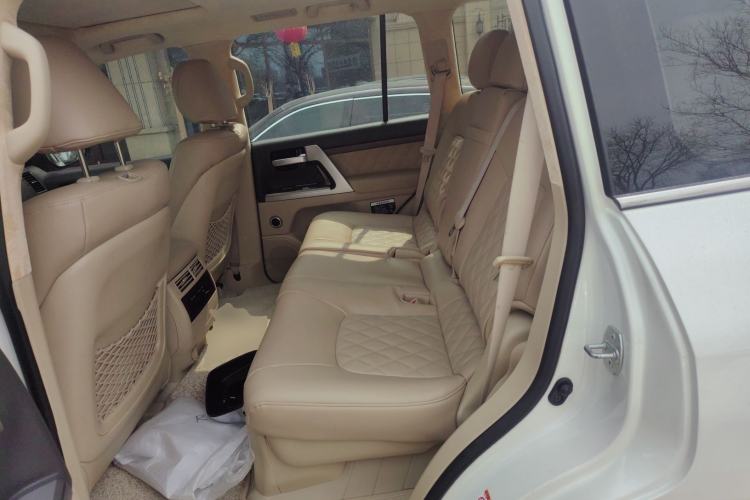 Used Toyota Land Cruiser 2021 5.7L VXR Genuine Leather – Middle East Left Rear Seat