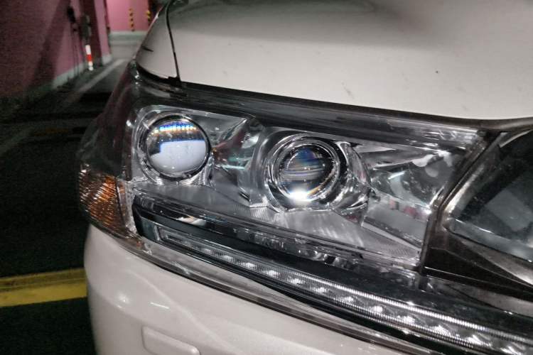 Used Toyota Land Cruiser  Right Front Headlight