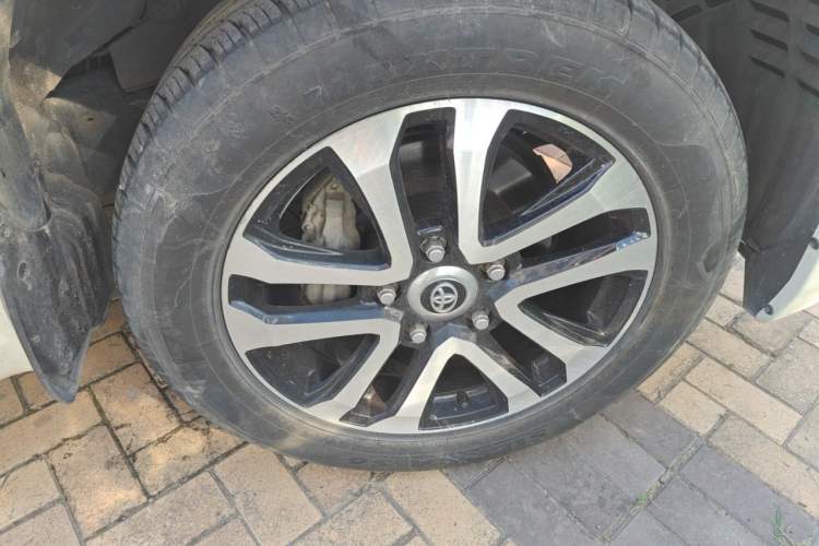 Used Toyota Land Cruiser  Right Front Wheel Hub