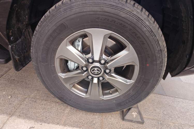 Used Toyota Land Cruiser  Right Front Wheel Hub