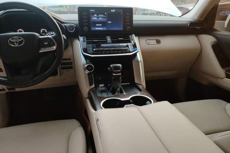 Used Toyota Land Cruiser 2022 3500 3.5T GXR with 20 Wheels Velvet Finish No Creep—Middle East Audio And AC Panel