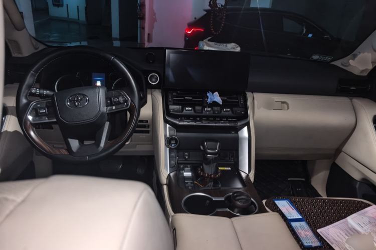 Used Toyota Land Cruiser  Center Console