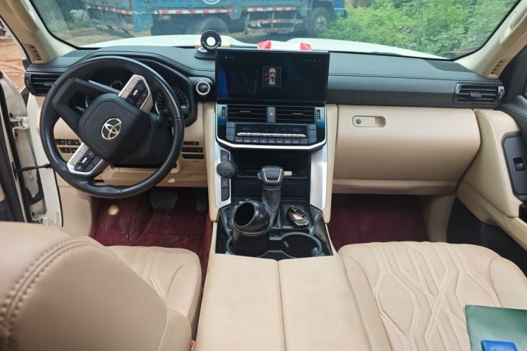 Used Toyota Land Cruiser 2022 4.0L GX-R Middle East Version Center Console