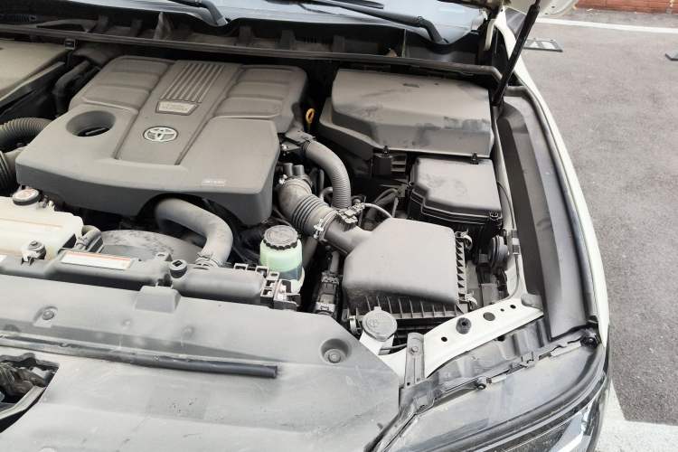 Used Toyota Land Cruiser 2022 3500 3.5T GXR with 20 Wheels Velvet Interior Ambient Lighting and Creep Mode—Middle East Edition Engine Bay Left
