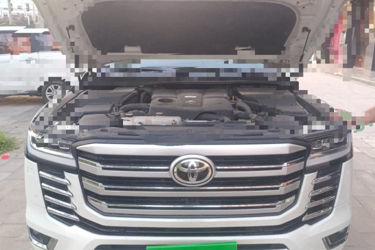 Used Toyota Land Cruiser  Engine Bay