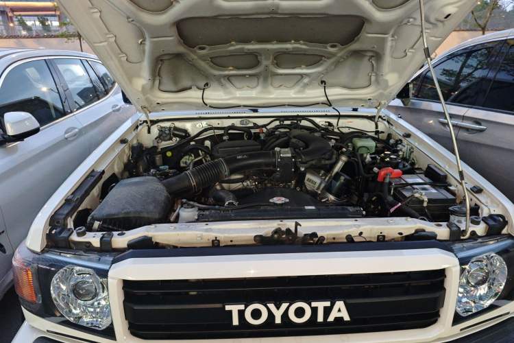 Used Toyota Land Cruiser 2022 4.0L Manual LC71 Gasoline 70th Anniversary Edition – Middle East Engine Bay
