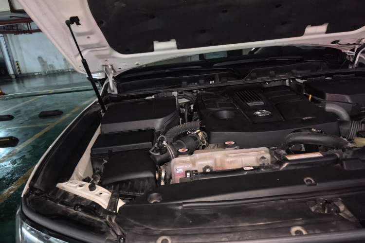 Used Toyota Land Cruiser  Engine Bay Right
