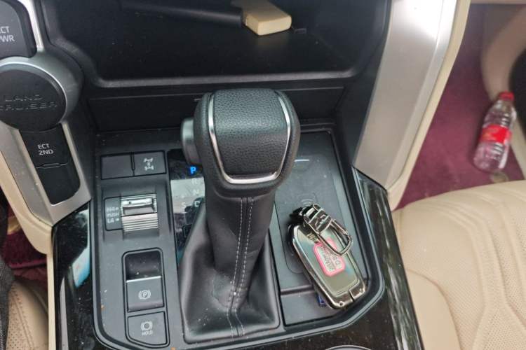 Used Toyota Land Cruiser 2022 4.0L GX-R Middle East Version Gear Lever