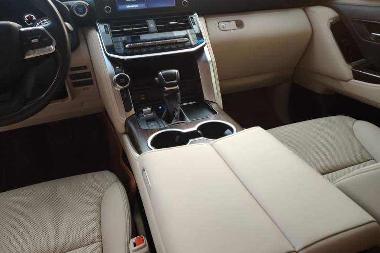 Used Toyota Land Cruiser 2022 3500 3.5T GXR with 20 Wheels Velvet Finish No Creep—Middle East Gear Lever