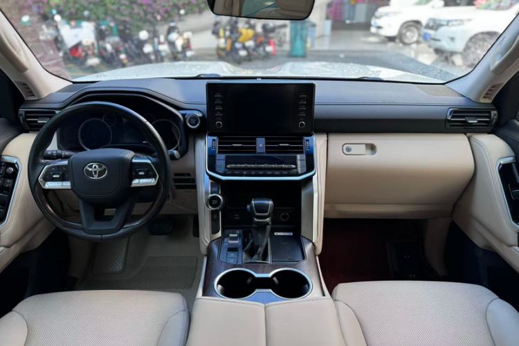 Used Toyota Land Cruiser 2022 3500 3.5T GXR with 20 Wheels Velvet Finish No Creep—Middle East Interior 6