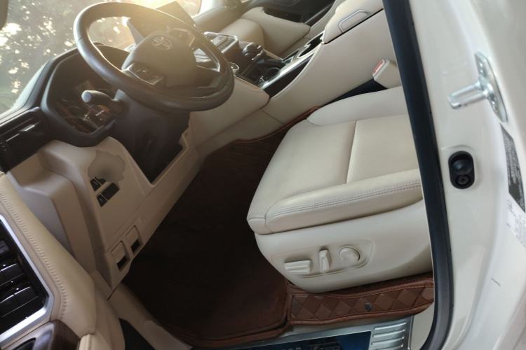 Used Toyota Land Cruiser 2022 3500 3.5T GXR with 20 Wheels Velvet Finish No Creep—Middle East Left Front Seat
