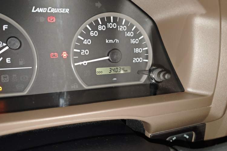 Used Toyota Land Cruiser 2022 4.0L Manual LC71 Gasoline 70th Anniversary Edition – Middle East Odometer Close Up