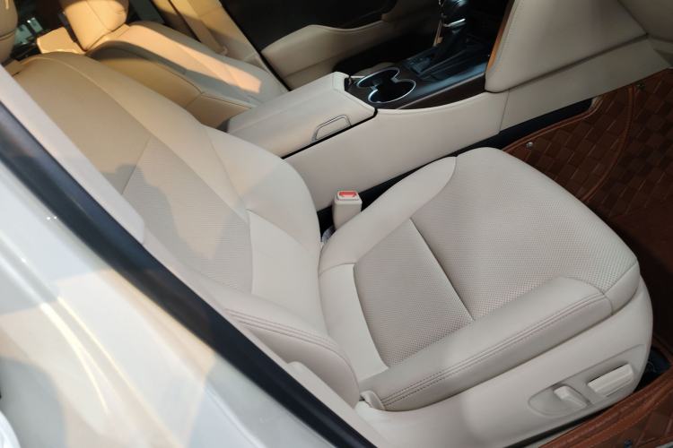 Used Toyota Land Cruiser 2022 3500 3.5T GXR with 20 Wheels Velvet Finish No Creep—Middle East Right Front Seat
