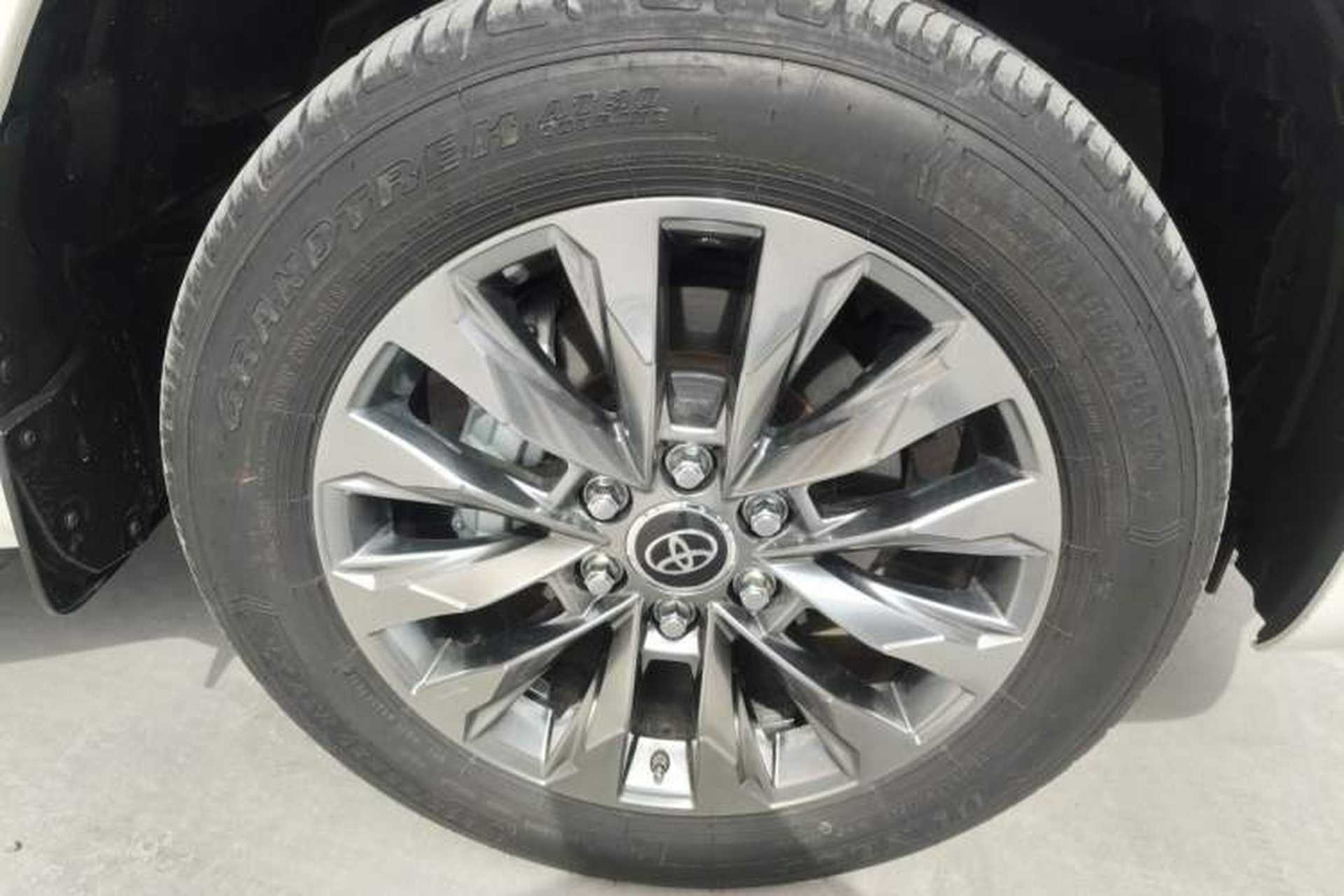 Used Toyota Land Cruiser  Right Front Wheel Hub