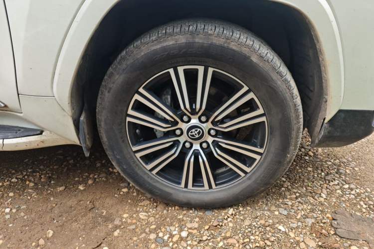 Used Toyota Land Cruiser 2022 4.0L GX-R Middle East Version Right Front Wheel Hub
