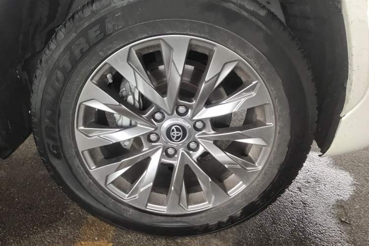 Used Toyota Land Cruiser  Right Front Wheel Hub
