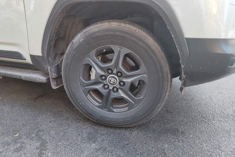 Used Toyota Land Cruiser  Right Front Wheel Hub