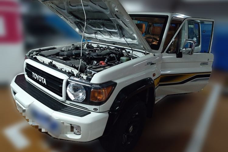 Used Toyota Land Cruiser 2022 4.0L Manual LC71 Gasoline 70th Anniversary Edition – Middle East Guazi used car, China used car export, Used car for sale, Used cars, Cheapest cars for sale
