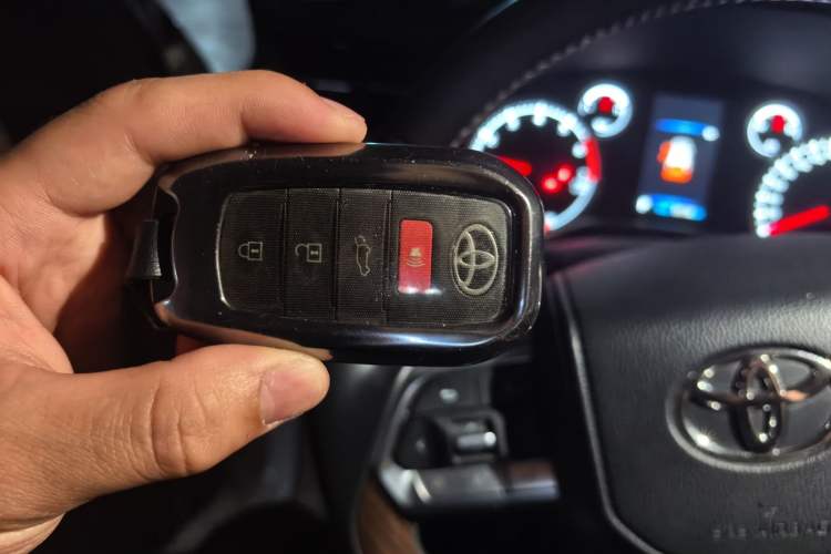 Used Toyota Land Cruiser  Vehicle Key
