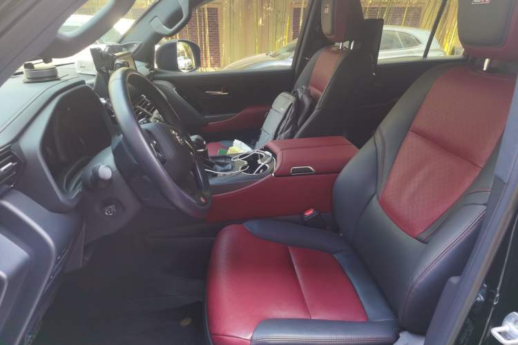 Used Toyota Land Cruiser 2023 Toyota Land Cruiser 3500 3.5T GXR with 18-inch Wheels 8 Airbags and Sunroof – Middle East Version Left Front Seat