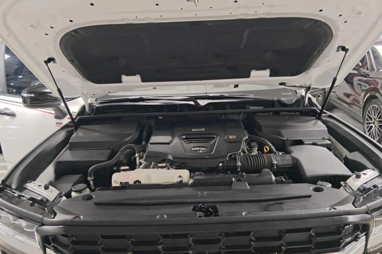 Used Toyota Land Cruiser  Engine Bay