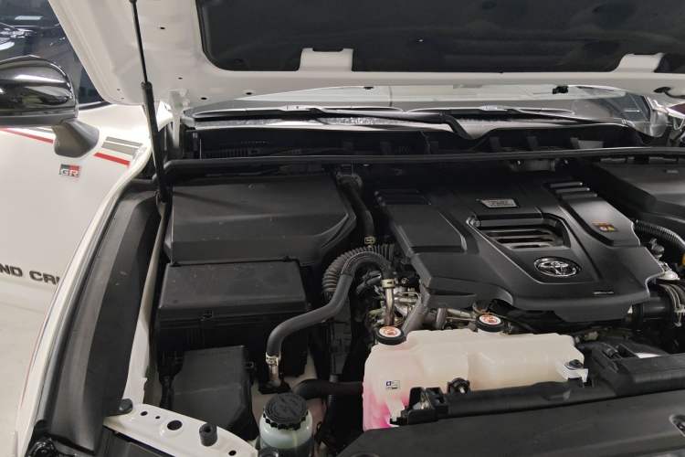 Used Toyota Land Cruiser  Engine Bay Right