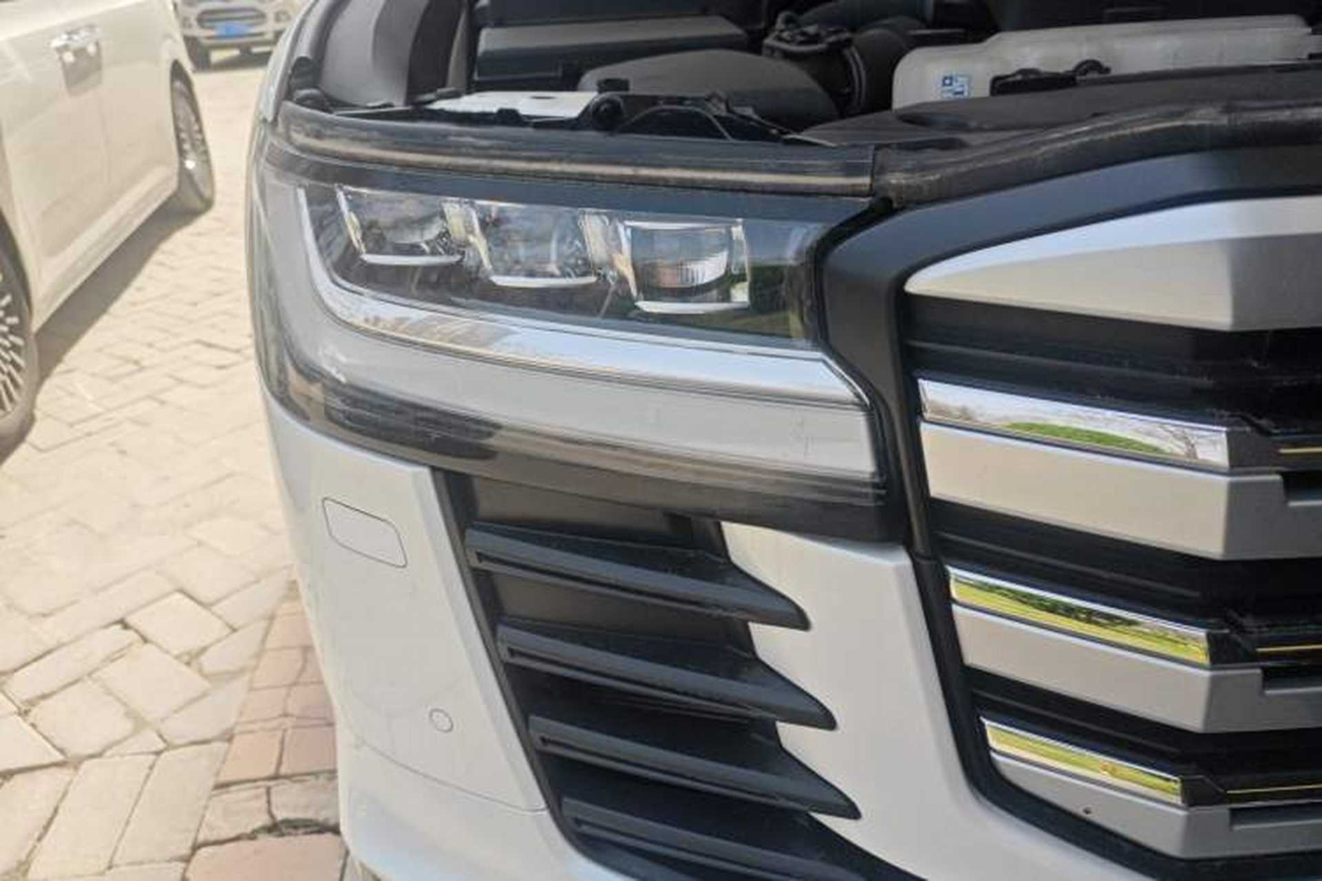 Used Toyota Land Cruiser  Right Front Headlight