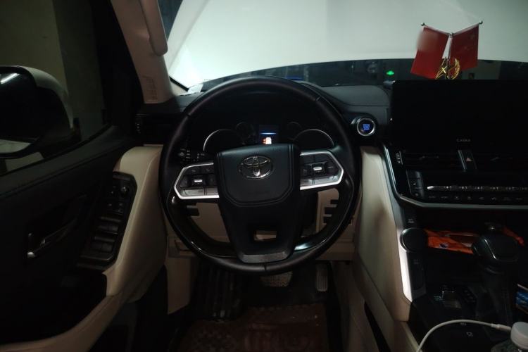 Used Toyota Land Cruiser 2023 4.0L GXR Eight-Cylinder 18-Inch Wheels Middle East Edition Steering Wheel