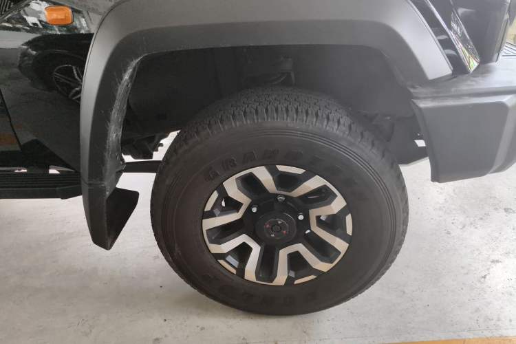 Used Toyota Land Cruiser  Right Front Wheel Hub