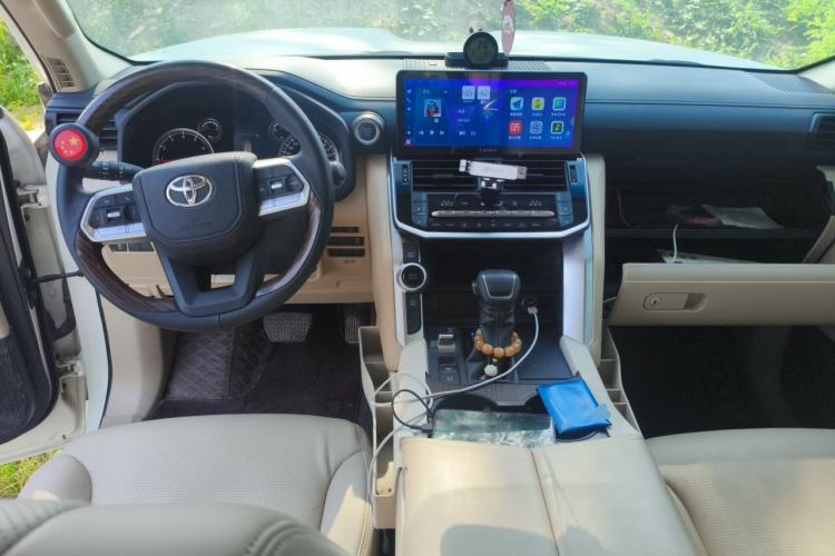 Used Toyota Land Cruiser  Center Console