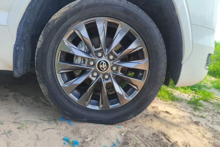Used Toyota Land Cruiser  Right Front Wheel Hub